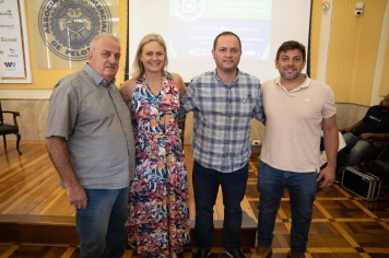 PREFEITO E VICE PARTICIPAM DO 1º SEMINÁRIO DA AGÊNCIA DE DESENVOLVIMENTO DA REGIÃO SUL