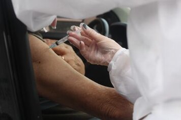 Idosos de 83 e 84 anos são vacinados em Pedro Osório