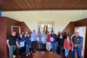 DEPUTADO AFONSO HAMM ENTREGA VEÍCULO E ANUNCIA NOVA EMENDA PARA A SAÚDE DE PEDRO OSÓRIO