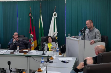 PREFEITO E VICE APRESENTAM BALANÇO DOS 120 DIAS DE GOVERNO EM SESSÃO DA CÂMARA