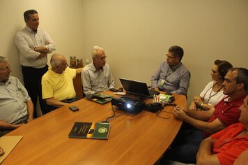 Administração e executivos do Sicredi conversam sobre a possibilidade da realização de festival na cidade