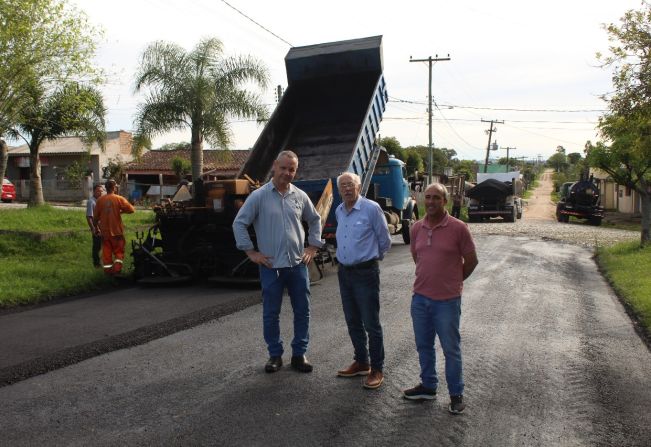 AVENIDA TIRADENTES É A 10° VIA ASFALTADA EM PEDRO OSÓRIO 