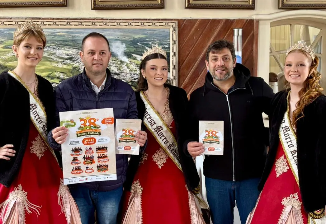EXECUTIVO RECEBE CORTE DE MORRO REDONDO E CONVITE PARA O 38º ANIVERSÁRIO DO MUNICÍPIO