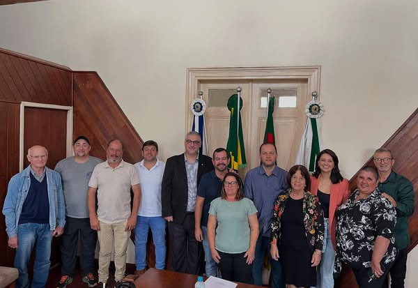 MUNICÍPIO RECEBE VISITA DE ASSESSORES DO DEPUTADO FEDERAL DANIEL TRZECIAK
