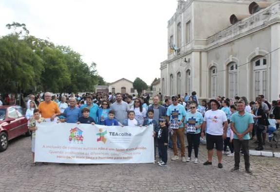 PEDRO OSÓRIO REALIZA A 4ª CAMINHADA DE CONSCIENTIZAÇÃO DO TEA