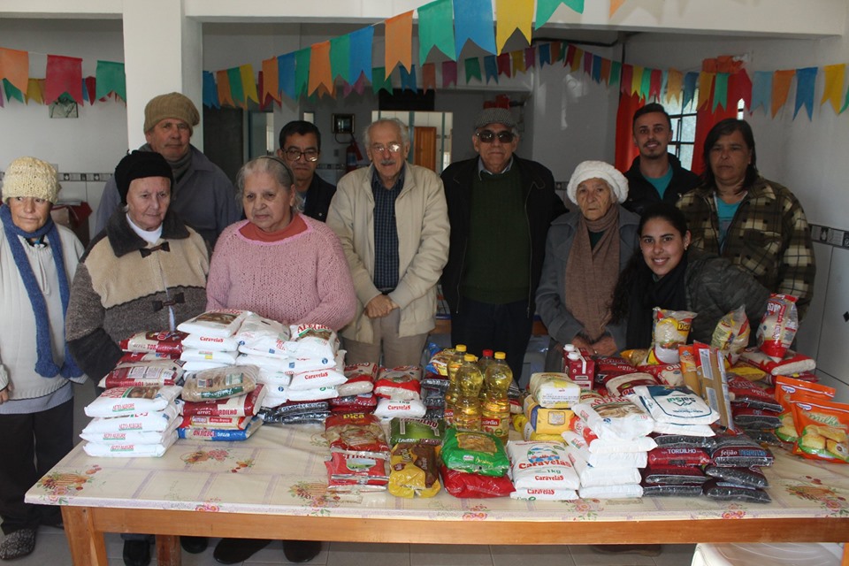 Prefeito Chola entrega alimentos ao Lar São Francisco